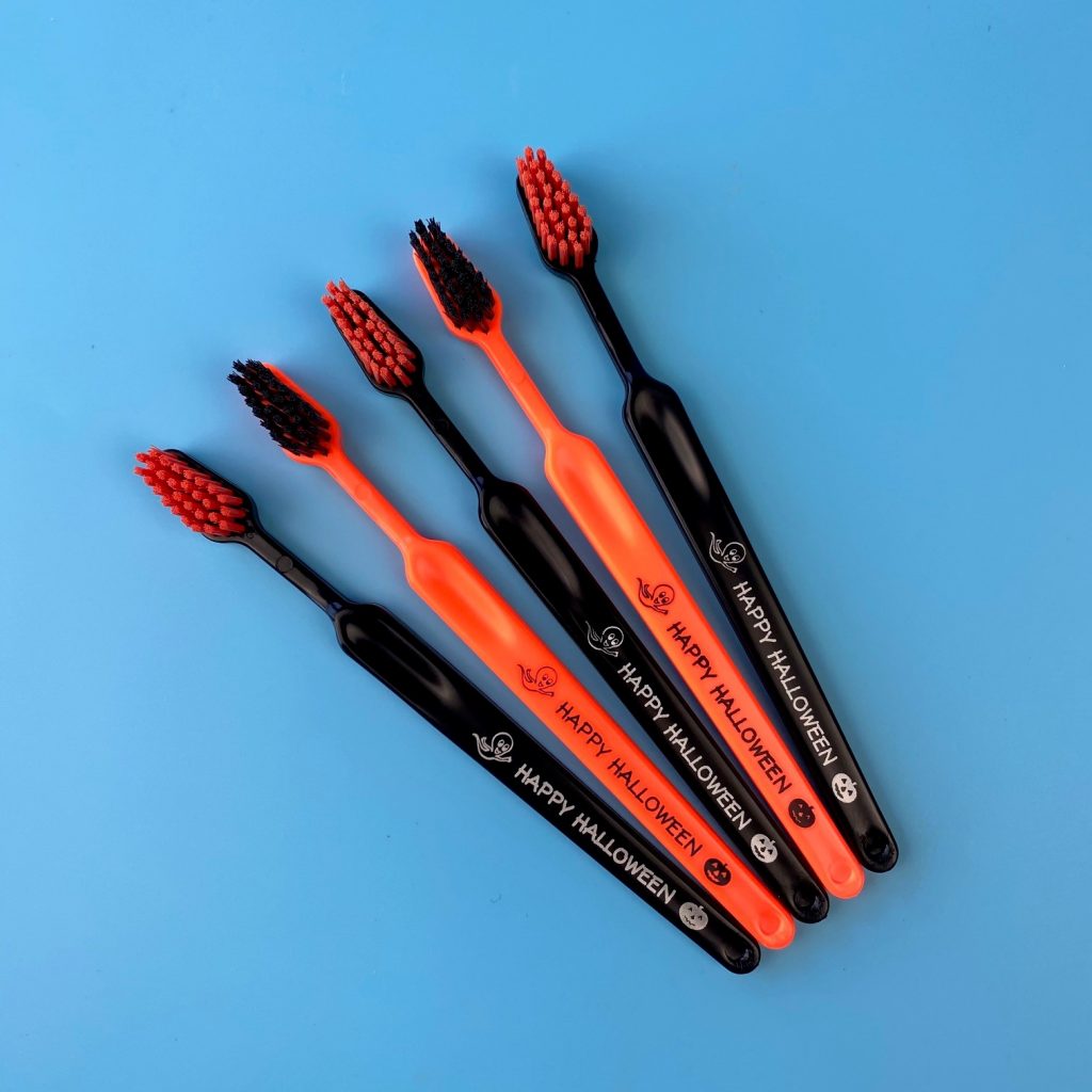 Personalized toothbrushes & dental hygiene in bulk